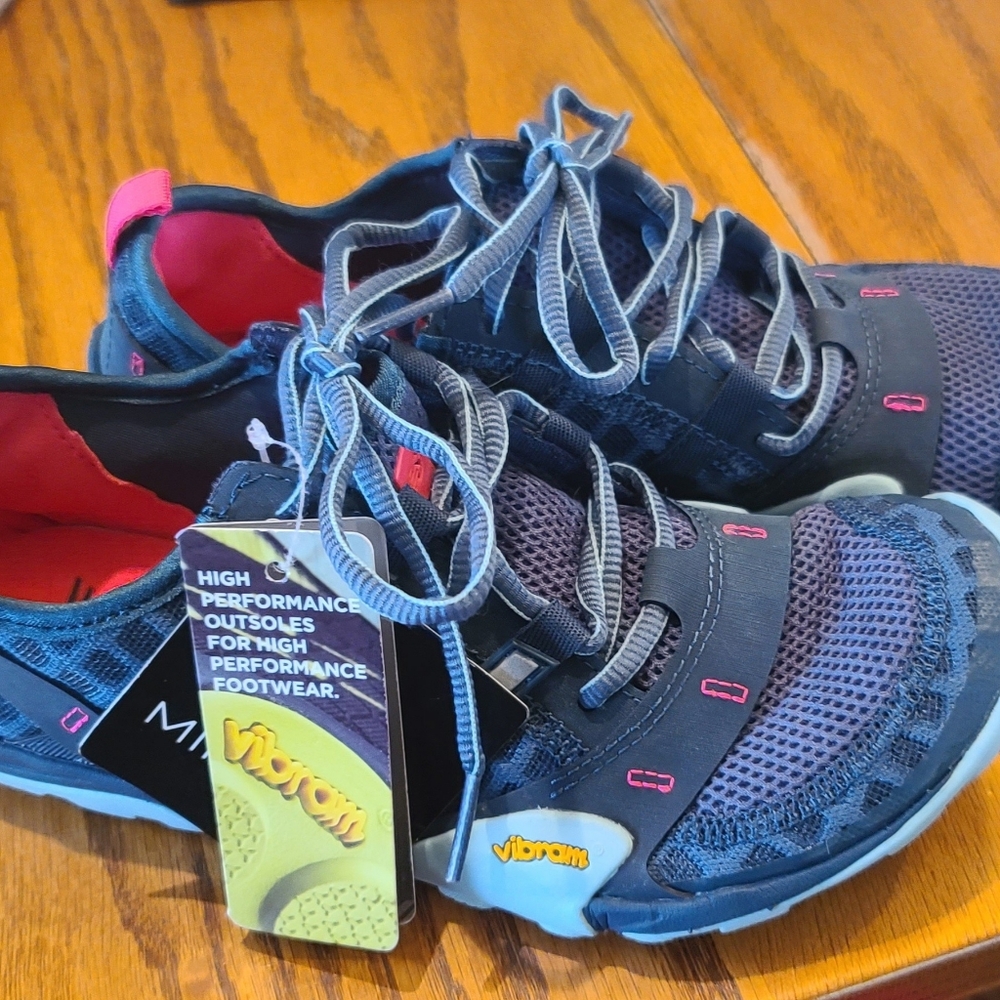 New Balance Minimus Vibram tennis shoes (NWT)